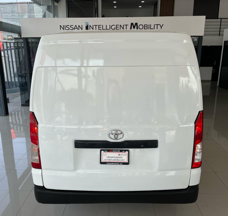 Toyota Comerciales Hiace Panel 5 pts. DX Superlarga, toldo alto, TM5 (línea nueva) 2020